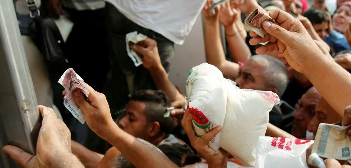 Egyptians scramble to buy government subsidized sugar in Cairo, Oct. 14, 2016. Amr Abdallah Dalsh/Reuters